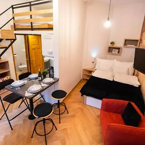Chic Loft At Center With Ac Budapest