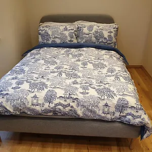 London Luxury: Spacious 3-bed Near Tube With Parking Apartment Ilford